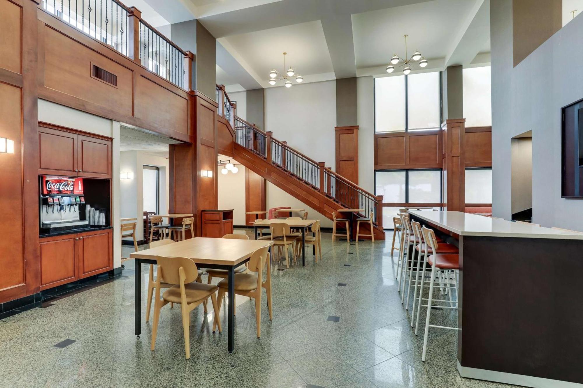 Drury Inn & Suites Birmingham Lakeshore Drive Экстерьер фото