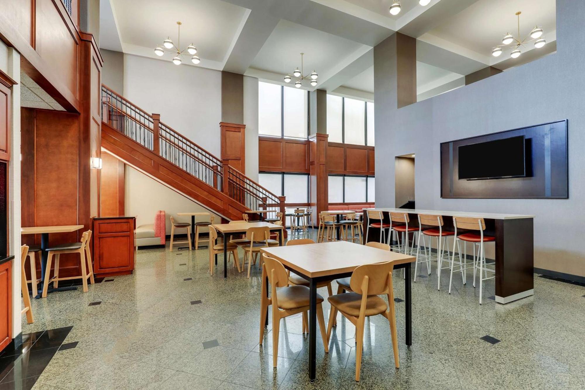 Drury Inn & Suites Birmingham Lakeshore Drive Экстерьер фото