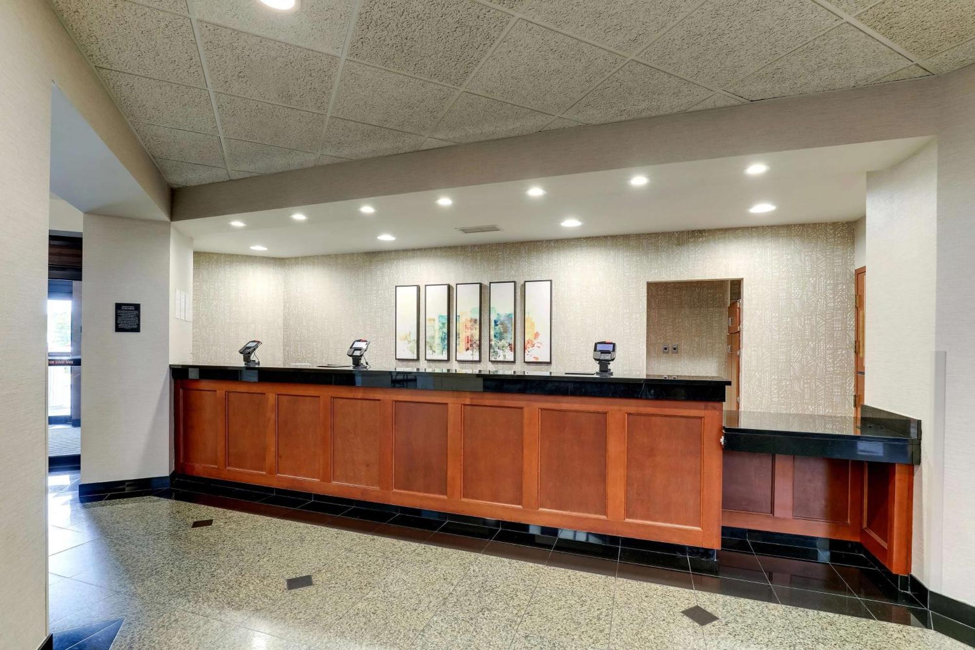 Drury Inn & Suites Birmingham Lakeshore Drive Экстерьер фото
