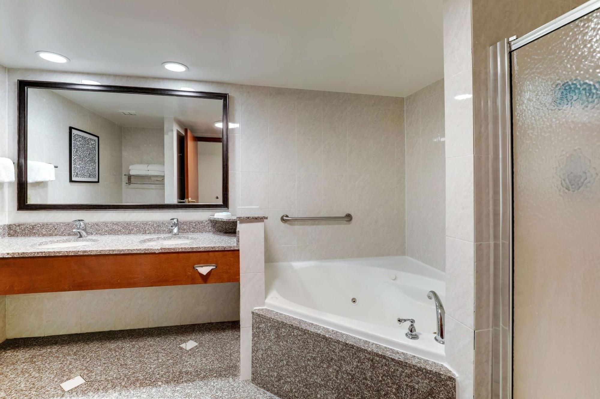Drury Inn & Suites Birmingham Lakeshore Drive Экстерьер фото