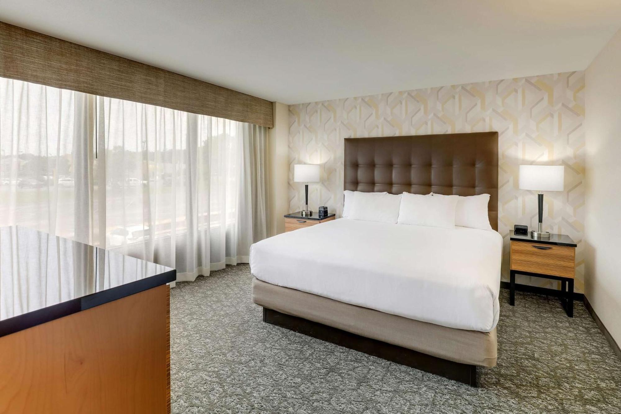 Drury Inn & Suites Birmingham Lakeshore Drive Экстерьер фото