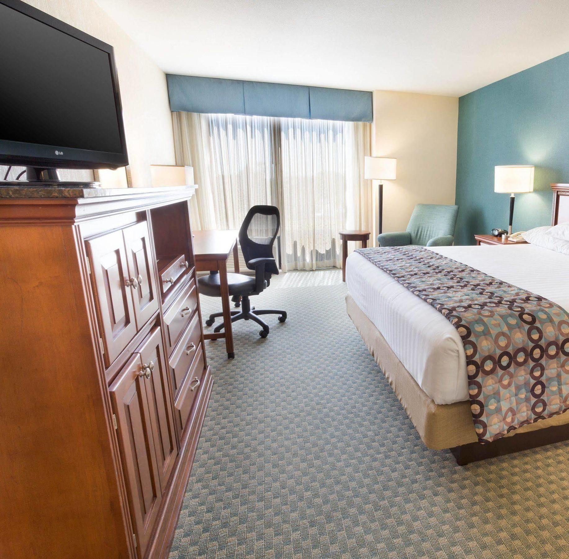 Drury Inn & Suites Birmingham Lakeshore Drive Экстерьер фото